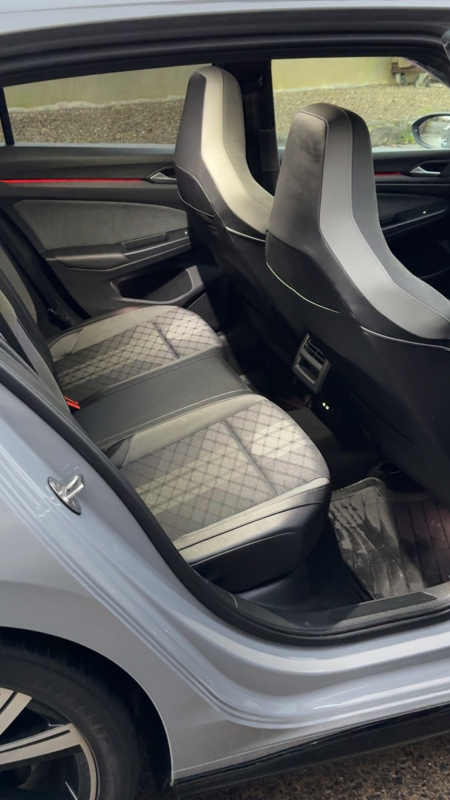 2022 Volkswagen Golf R-Line thumbnail