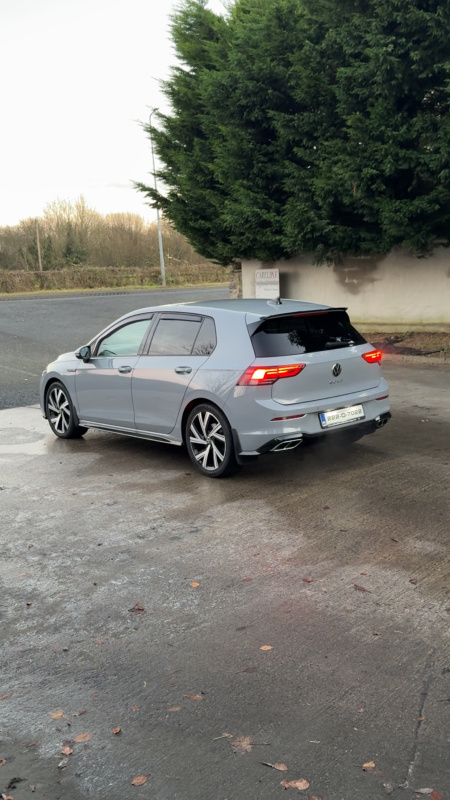 2022 Volkswagen Golf R-Line thumbnail