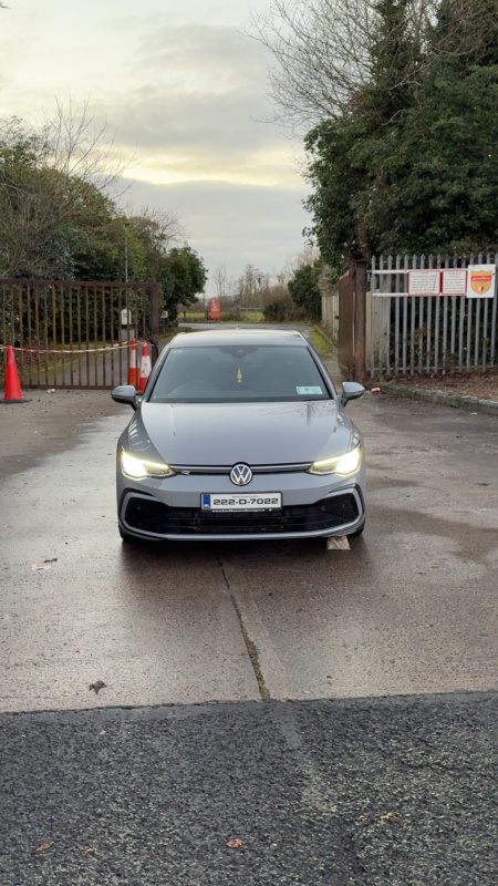 2022 Volkswagen Golf R-Line thumbnail