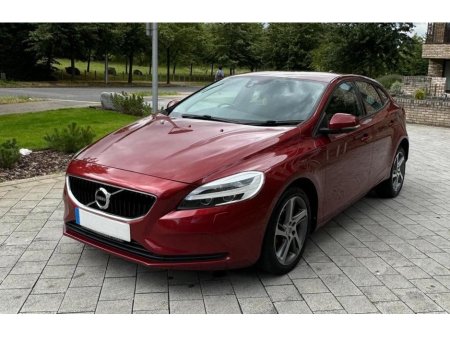 2017 Volvo V40 2.0 D2 MOMENTUM NAV + 120B 120BHP 5DR 40 SERIES