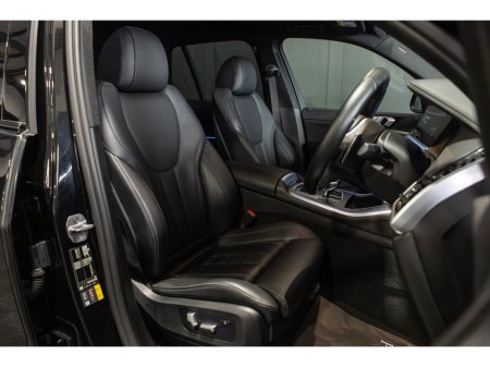 2022 BMW X5 xDrive45e M Sport €62,950 thumbnail