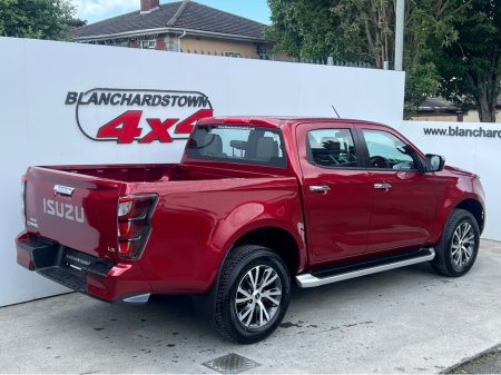 2026 Isuzu D-MAX LSE® AUTOMATIC MAGNETIC RED VATQ €47,073