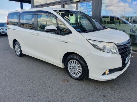 2014 Toyota Noah 7 SEATER * 1.8 SELF CHARGING HYBRID €17,500