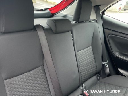 2024 Toyota Yaris Cross 1.5 Hybrid Luna thumbnail