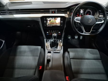 2022 Volkswagen Passat BUSINESS 2.0 TDI MANUAL 6SPEED FWD 150 4DR €27,000 thumbnail