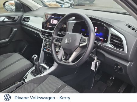 2024 Volkswagen T-Roc LIFE 2.0 TDI M6F 116 BHP €31,950 thumbnail