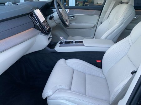 2025 Volvo XC90 T8 Ultra Dark AWD Auto (PHEV) €84,900 thumbnail