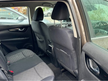 2015 Nissan Qashqai lovely high driving position. €9,500