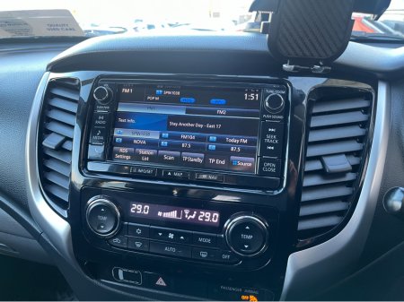 2017 Mitsubishi L200 DID BARBARIAN D/C 4WD 18 2.5 MANUAL //HIGH SPEC//FULL LEATHER//HEATED SEATS//REVEVRSE CAMERA//KEYLESS ENTRY// thumbnail