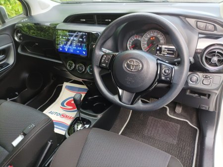 2019 Toyota Yaris 1.3 PETROL AUTOMATIC HIGH SPEC COMPREHENSIVE SERVICE HISTORY (8 STAMPS) LARGE TOUCH SCREEN MULTIMEDIA SYSTEM WITH APPLE CAR PLAY & ANDROID AUTO TOYOTA SAFETY SENSE JUST FULLY SERVICED 2 YEARS NCT €15,949 thumbnail