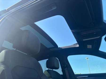 2025 Volkswagen Touareg 3.0 TSI PHEV 462HP R €115,975 thumbnail