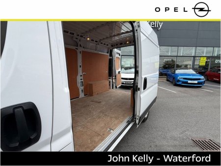 2022 Nissan NV400 L2H2 €16,995