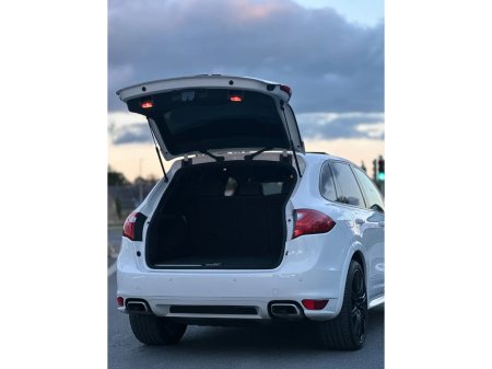 2012 Porsche Cayenne 3.0 V6 5DR 2ST €21,995 thumbnail