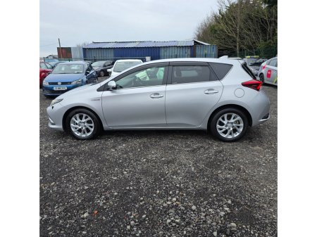 2017 Toyota Auris Hybrid €15,950 thumbnail
