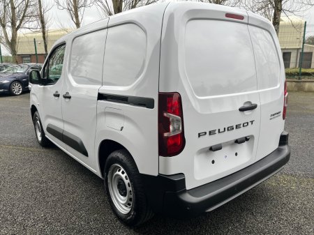 2025 Peugeot Partner 