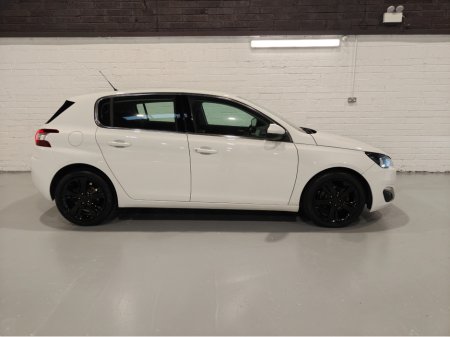 2016 Peugeot 308 ALLURE 1.2 110 4DR €8,750 thumbnail