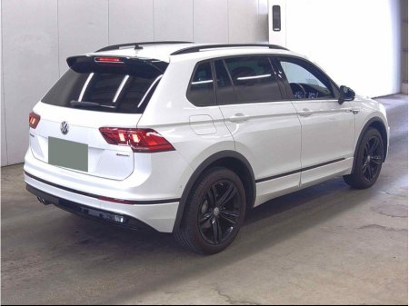 2018 Volkswagen Tiguan R-LINE BLACK EDITION 2.0TDI 150BHP 4WD  * 3 STAGE HEATED SEATS, HEADS UP DISPLAY, POWER ADJUSTABLE DRIVERS SIDE SEATS, MEMORY SEATS, PARKING SENSORS FRONT & REAR, REAR VIEW CAMERA, 19