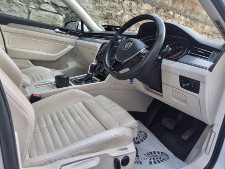 2015 Volkswagen Passat 1.6 TDI DSG 120HP Highline €7,899 thumbnail