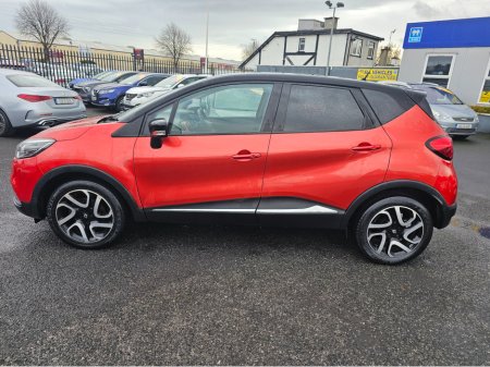 2016 Renault Captur SIGNATURE 1.5 DCI ** IRISH CAR ** FULL LEATHER INTERIOR ** REVERSE CAMERA ** STUNNING EXAMPLE ** €8,995 thumbnail