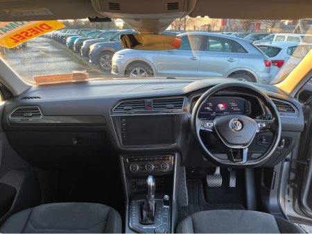 2019 Volkswagen Tiguan HIGHLINE 4MOTION AUTOMATIC 2.0 DIESEL //HIGH SPEC//360 PARKING CAMERAS//FRONT AND REAR HEATED SEATS//POWER TAILGATE//HEAD UP DISPLAY// thumbnail