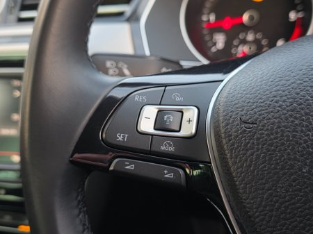 2015 Volkswagen Passat 1.6 TDI 120HP Highline €13,999 thumbnail