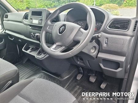 2022 Renault Master MM 33 €18,950