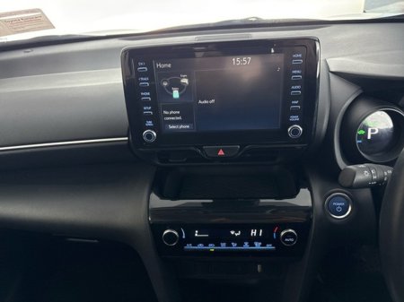 2023 Toyota Yaris Cross HYBRID LUNA €27,950 thumbnail