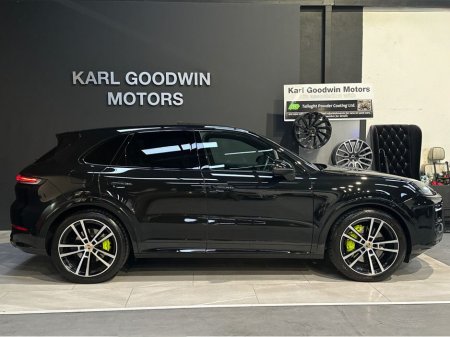 2024 Porsche Cayenne 3.0 V6 E-HYBRID MEGA  SPEC €109,950 thumbnail