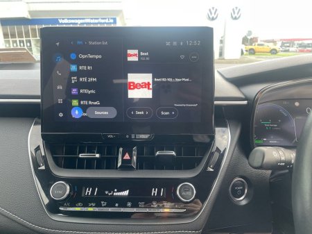 2023 Toyota Corolla 1.8 Hybrid Luna Saloon €22,475 thumbnail