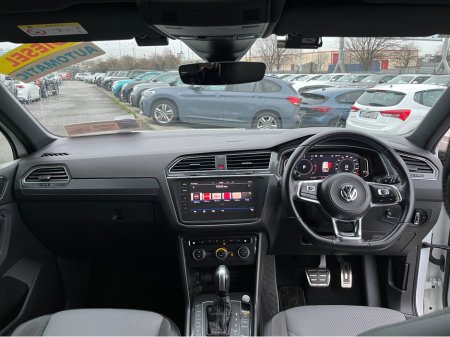 2020 Volkswagen Tiguan R-LINE 4MOTION AUTOMATIC 2.0 DIESEL //LOW MILES//HIGH SPEC//360 PARKING CAMERAS//HALF LEATHER HEATED FRONT AND REAR SEATS//KEYLESS ENTRY// €34,950 thumbnail