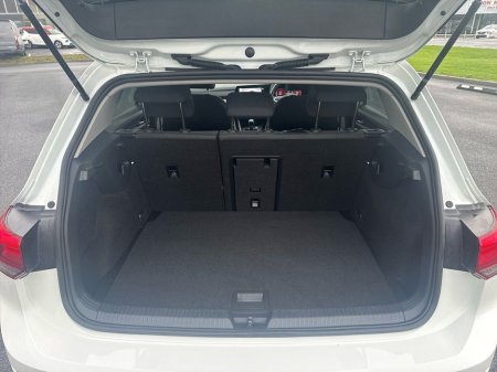 2023 Volkswagen Golf 2.0 TDI 115HP Life €24,975 thumbnail