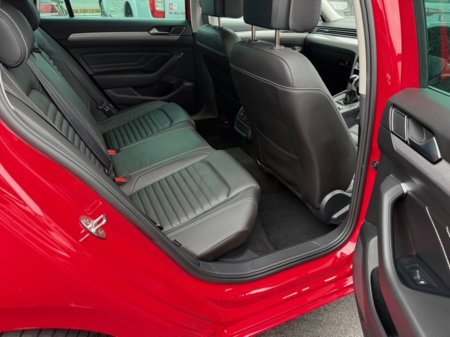 2022 Volkswagen Passat SEL TDI €32,995 thumbnail