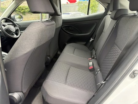 2023 Toyota Yaris Cross LUNA HYBRID AUTOMATIC // REAR CAMERA // AIR CON // SMART ENTRY/SMART START // TOYOTA SAFETY SENSE // FULL WARRANTY €27,445 thumbnail