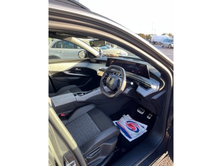 2025 Peugeot 5008 1.2 MHEV 145bhp E-DCS6 Allure €48,950 thumbnail