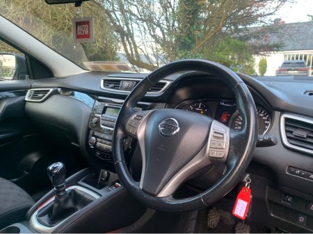 2015 Nissan Qashqai 1.5 DSL SV 4DR €9,495 thumbnail