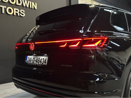 2024 Volkswagen Touareg 3.0 V6 TSIe  ELEGANCE 381PS €72,950 thumbnail