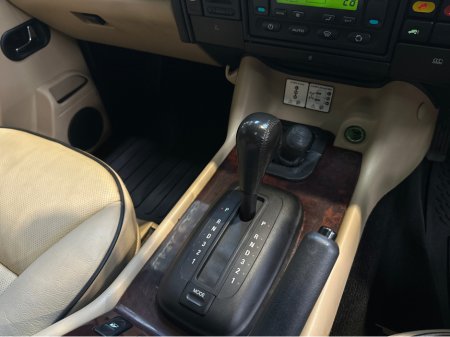 2004 Land Rover Discovery D2 TD5 HSE AUTO 7 SEATER €24,950 thumbnail