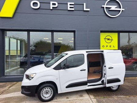 2024 Opel Combo  €17,950