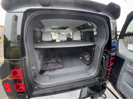 2025 Land Rover Defender P300e X-DYNAMIC SE URBAN SPEC PHEV AUTO €109,950 thumbnail