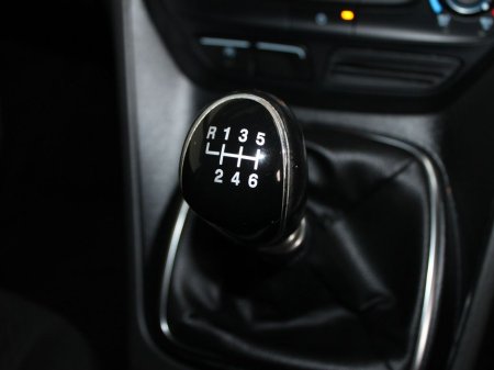 2017 Ford C-Max Zetec 1.5 TDCI 95PS M6 4DR €12,999 thumbnail