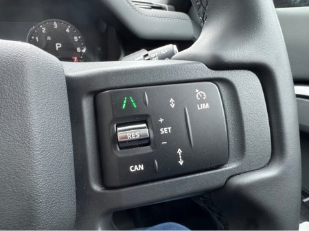 2025 Land Rover Defender P300e X-DYNAMIC SE URBAN SPEC PHEV AUTO €109,950 thumbnail