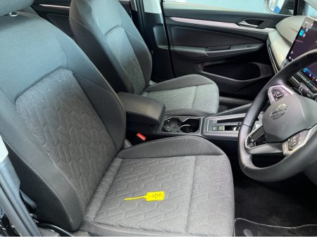 2025 Volkswagen Golf €38950 2025 VOLKSWAGEN GOLF TDI ACTIVE ADVANCE 2.0 AUTOMATIC / CRUISE CONTROL / HEATED SEATS / REVERSE CAMERA €38,950 thumbnail