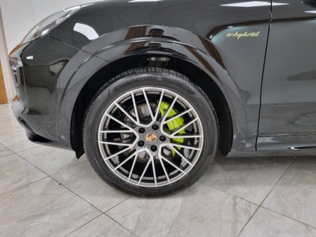 2023 Porsche Cayenne ENORMOUS SPEC €86,950