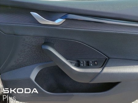 2025 Skoda Octavia SELECTION 2.0TDI 115HP €32,950 thumbnail