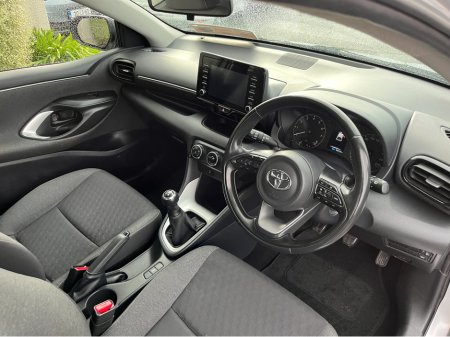 2022 Toyota Yaris LUNA 1.0 PETROL MANUAL //REVERSE CAMERA// €15,950 thumbnail