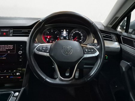 2022 Volkswagen Passat BUSINESS 2.0 TDI MANUAL 6SPEED FWD 150 4DR €27,000 thumbnail