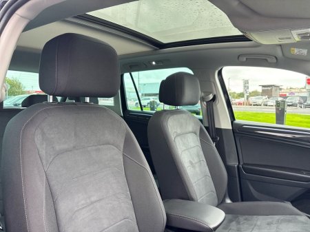 2022 Volkswagen Tiguan 2.0 TDI 150HP Elegance €34,975 thumbnail