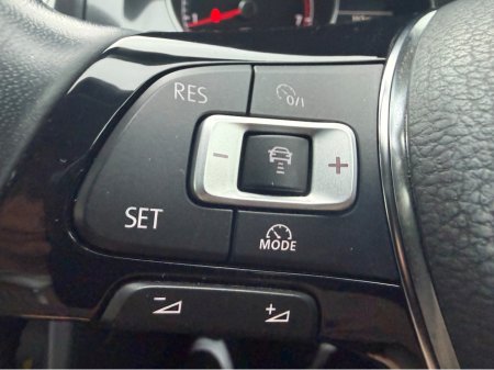 2017 Volkswagen Golf COMFORTLINE 1.2 AUTOMATIC * REAR VIEW CAMERA, AUTO LIGHTS, ADAPTIVE CRUISE CONTROL, POWERED FOLDING HEATED MIRRORS, LUMBAR SUPPORT, 2 KEYS, TOUCH SCREEN RADIO, MULTIFUNCTION STEERING WHEEL* €17,950 thumbnail