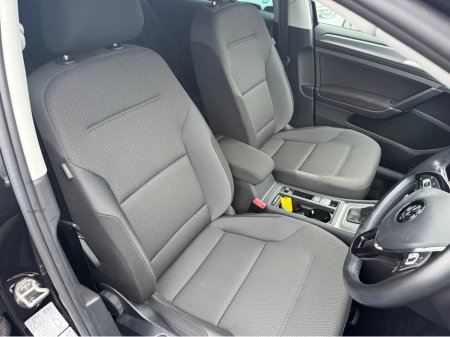 2017 Volkswagen Golf COMFORTLINE 1.2 AUTOMATIC * REAR VIEW CAMERA, AUTO LIGHTS, ADAPTIVE CRUISE CONTROL, POWERED FOLDING HEATED MIRRORS, LUMBAR SUPPORT, 2 KEYS, TOUCH SCREEN RADIO, MULTIFUNCTION STEERING WHEEL* €17,950 thumbnail