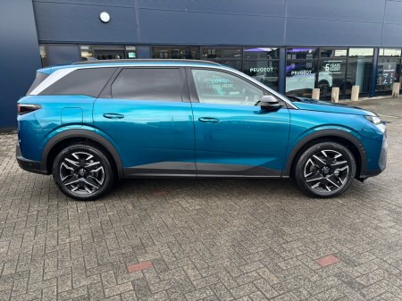 2025 Peugeot 5008  €44,950